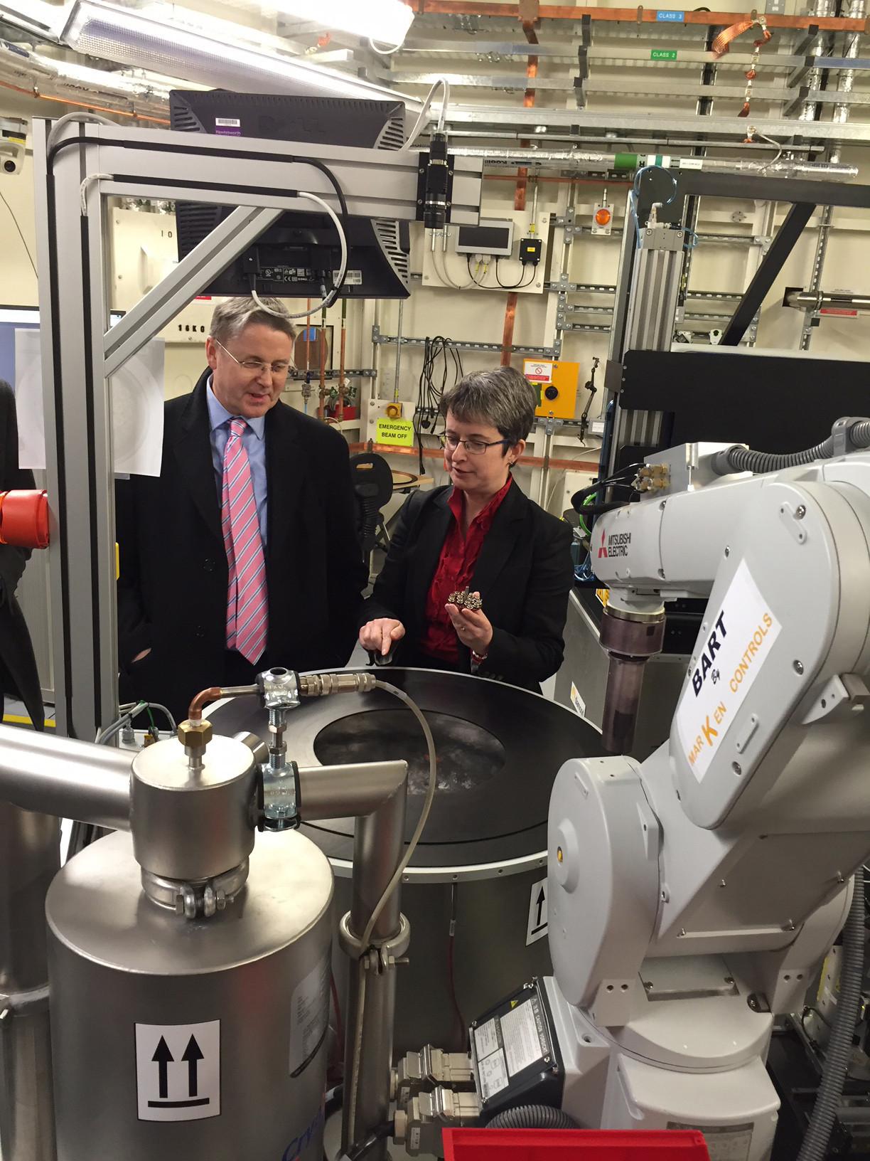 Sir Jeremy Heywood, Cabinet Secretary and Head of the Civil Service with Elizabeth Shotton, Head of Industrial Liaison at Diamond, on Beamline I04-1.
