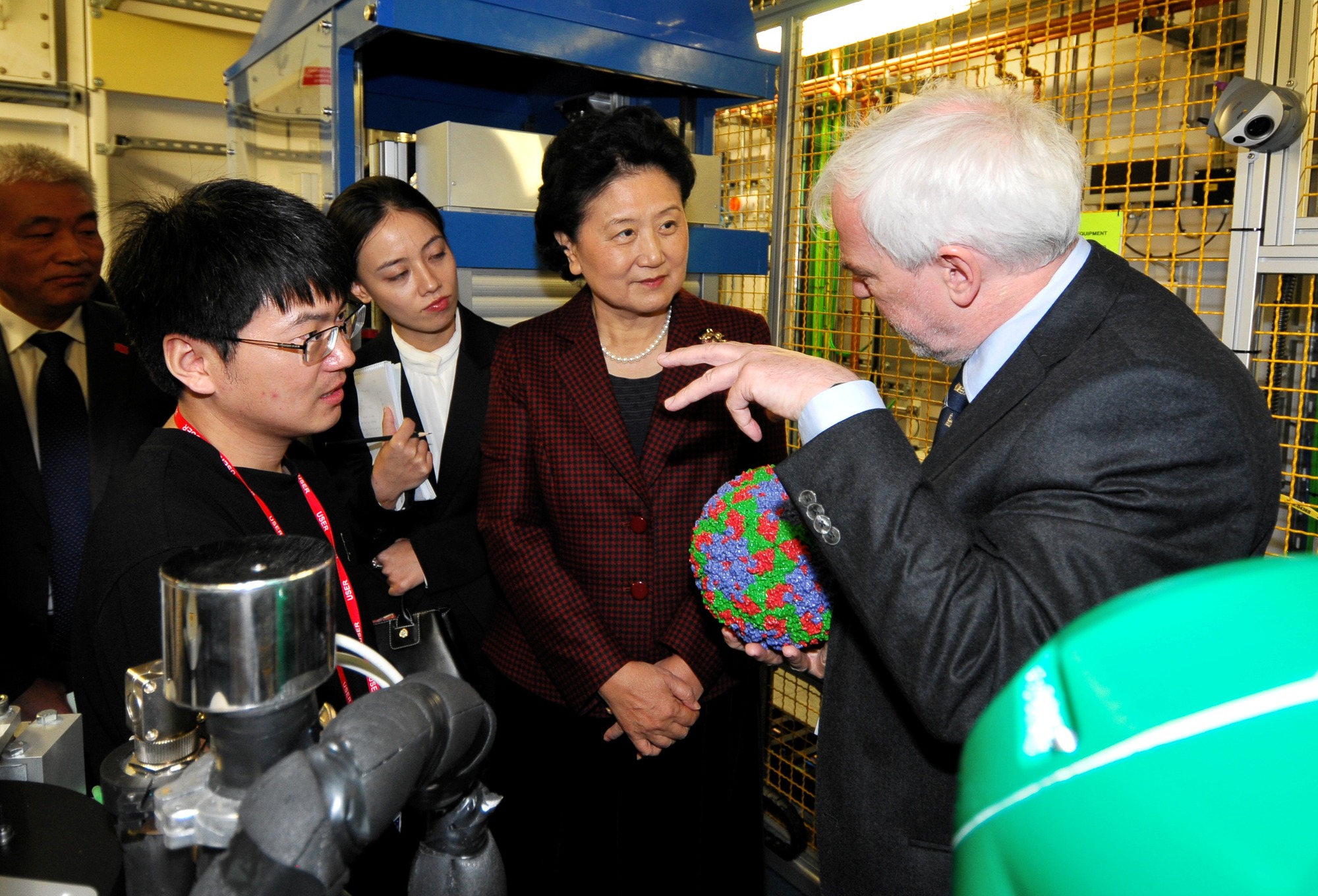 Madame Liu was shown Diamond’s I24 beamline for microfocus protein crystallography. Prof Dave Stuart, Diamond’s Director of Life Sciences and Head of the Division of Structural Biology at the Department of Clinical Medicine (Oxford) and Ling Zhu and Xlangxi Wang