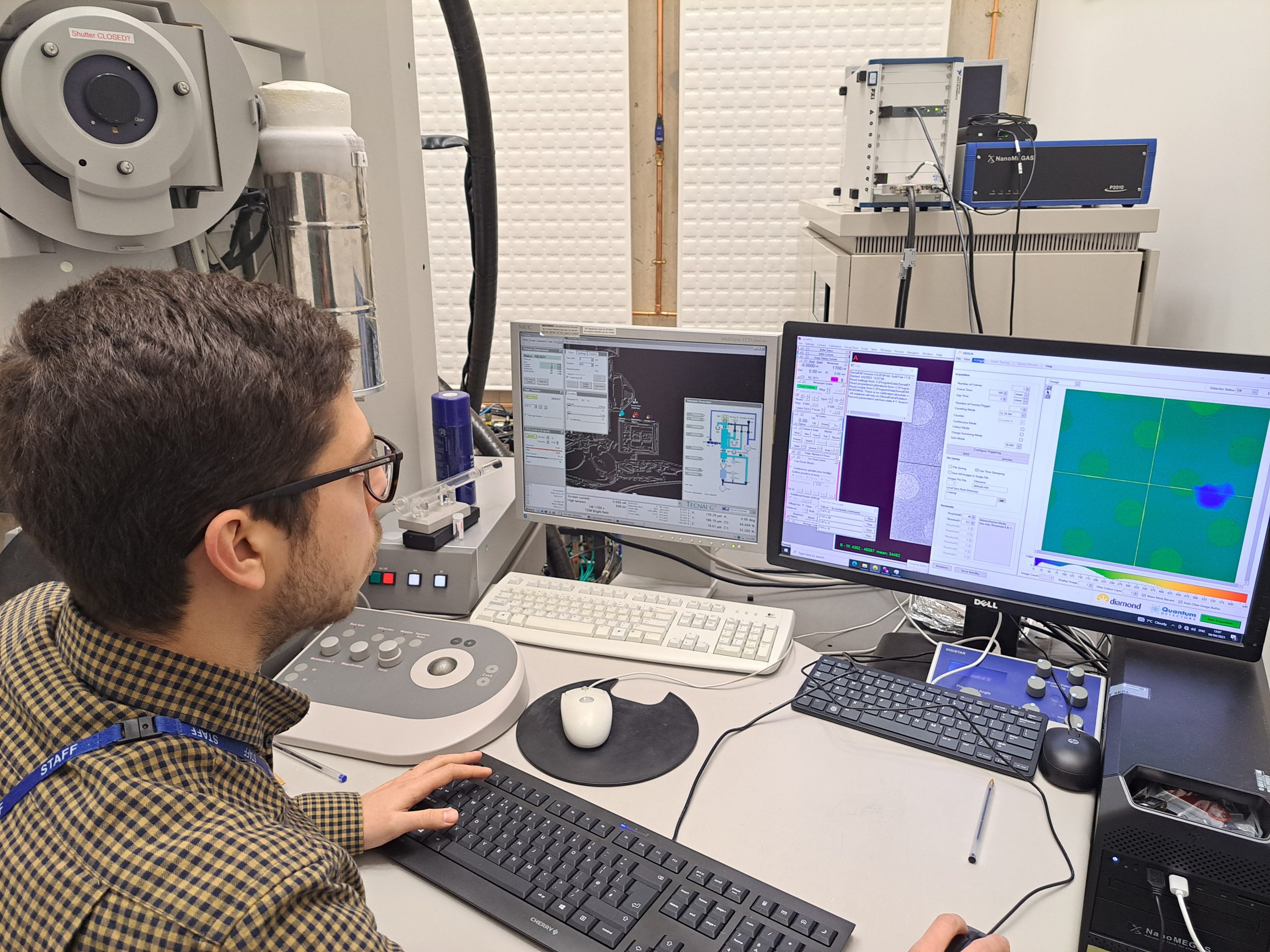 Dr Pedro Nunes from the HeXI beamline acquiring 3DED data on the F30 electron microscope equipped with a Merlin 4S detector from Quantum Detectors Ltd. The work is being carried out at the Rosalind Franklin Institute