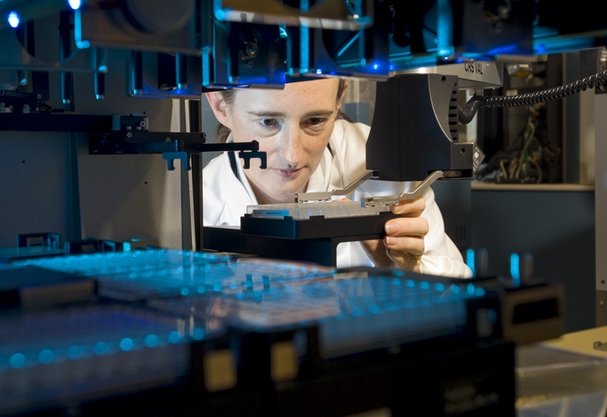 Liz Carpenter in the Membrane Protein Laboratory (MPL)