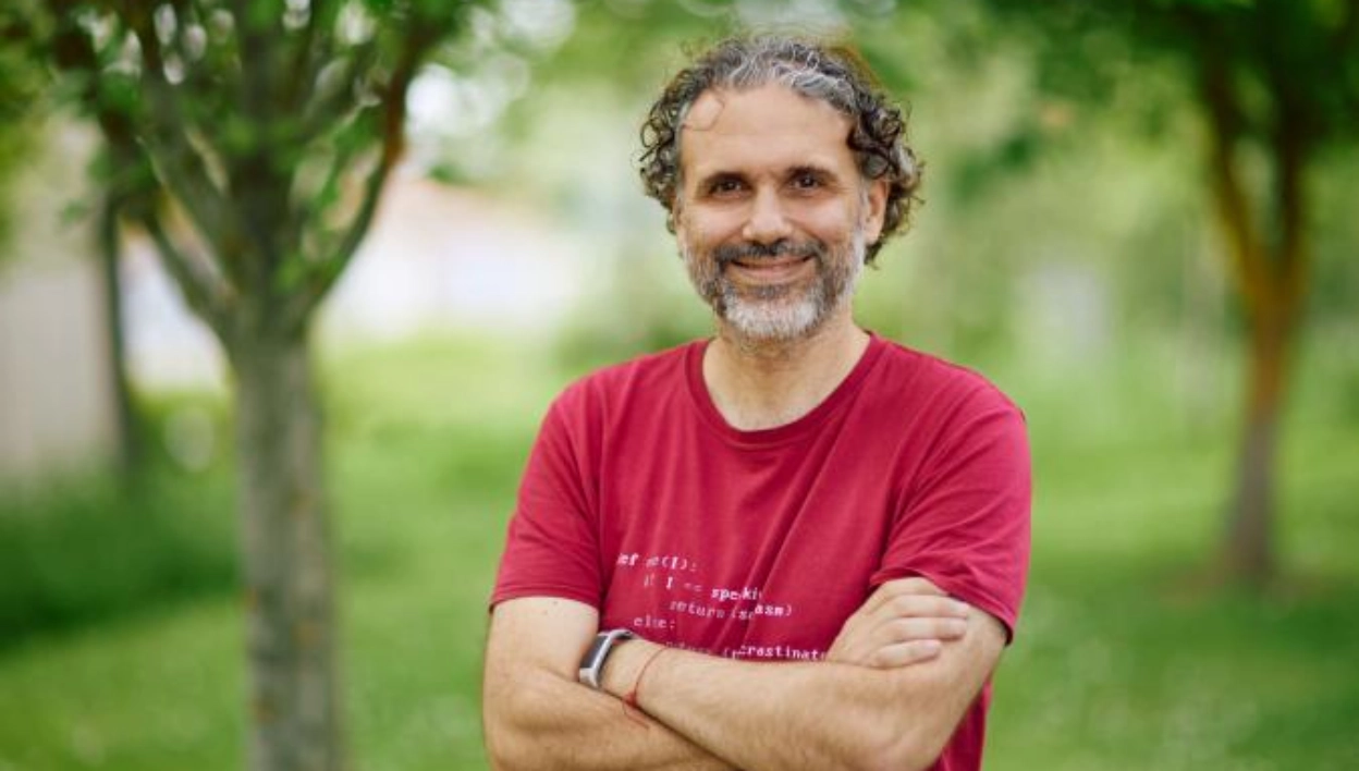 Diamond scientist awarded Royal Society of Biology Fellowship