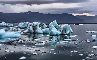Glaciers transport desert dust to polar plankton