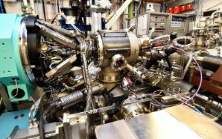 X-rays get a grip on why erucamide slips 