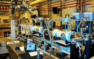 Peeking inside vortex worlds: 3d imaging of tiny ferroelectric domains
