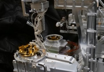 I08-1 internal mechanics during assembly