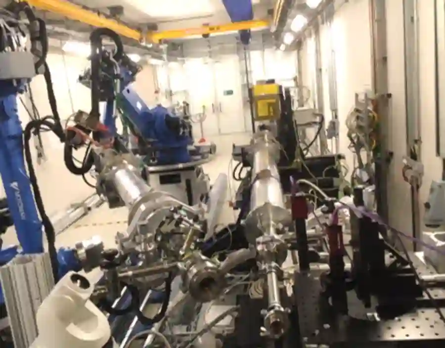 A view of the detector configuration for a simultaneous transmission & Bragg ptychography measurement.