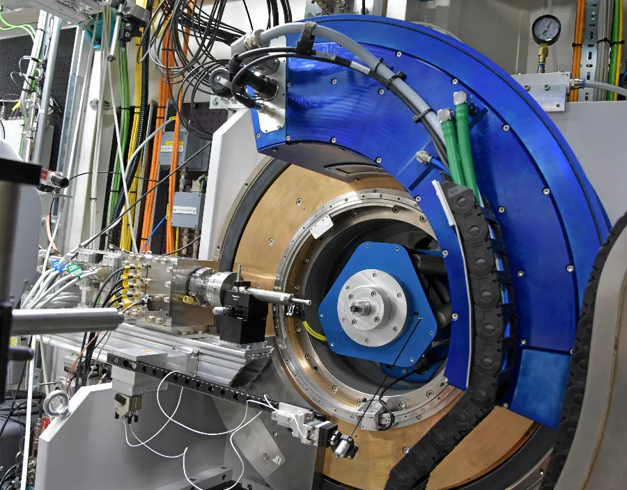 The new ARC detector and hexapod sample stage.