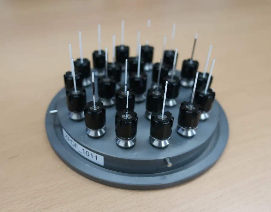 Puck of 22 capillary samples.