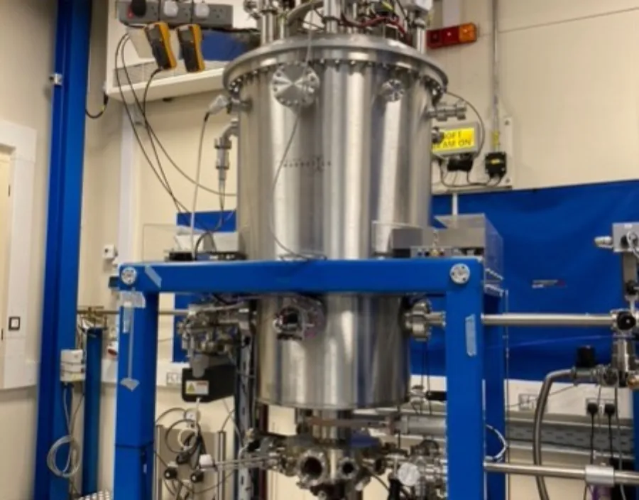 6 T (2 T) Superconducting Magnet (SCM)