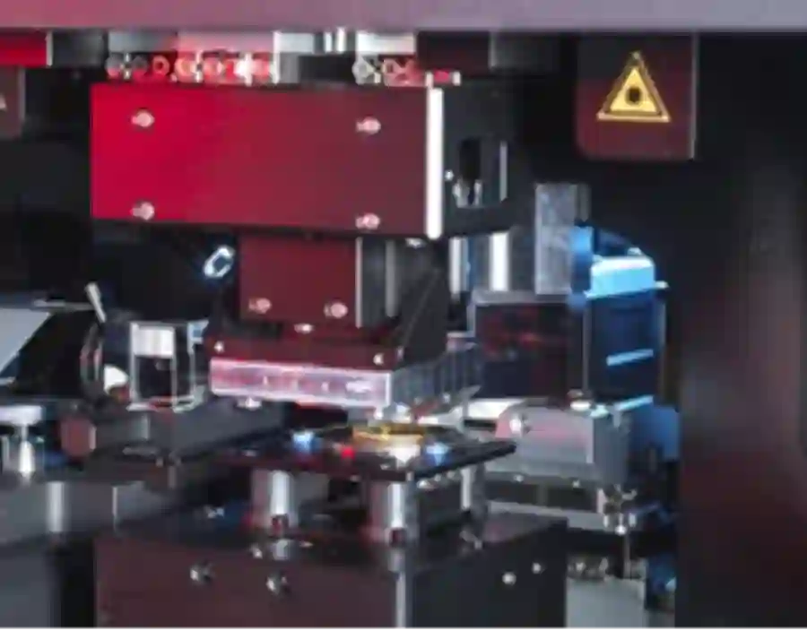 AFM and sample compartment of B22 nanoIR system
