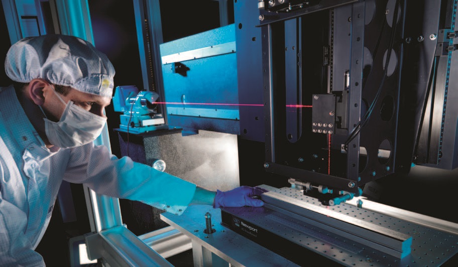 Figure 3: Senior Metrology Scientist, Simon Alcock, with the Diamond-NOM slope profilometer.