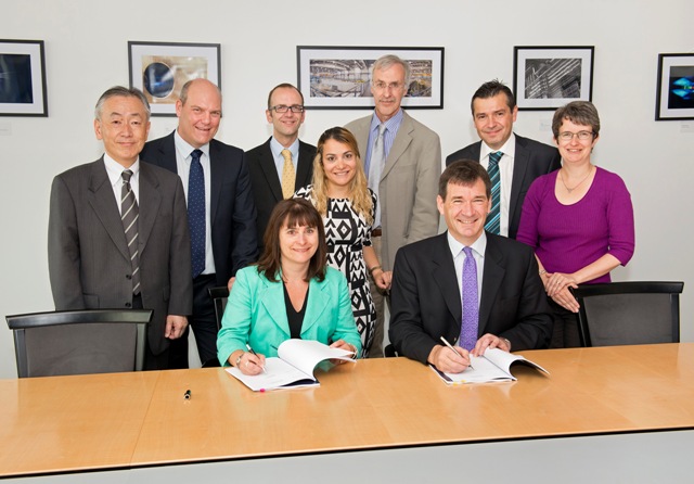 The collaboration agreement signing
<br/>Back row l/r:  Yasuo Takemitsu, JEOL UK Ltd, Peter Ash, Technology Manager: Advanced Characterisation, Johnson Matthey Technology Centre,  Paul Collier,  Johnson Matthey Research Fellow, Sarah Karimi, JEOL UK Ltd, Trevor Rayment, Diamond’s Physical Sciences Director, Dogan Ozkaya, Johnson Matthey, Elizabeth Shotton Diamond’s Head of Industrial Liaison
<br/>Front row:  Elizabeth Rowsell, Director, Johnson Matthey Technology Centre,  Andrew Harrison, CEO of Diamond Light Source
<br/>