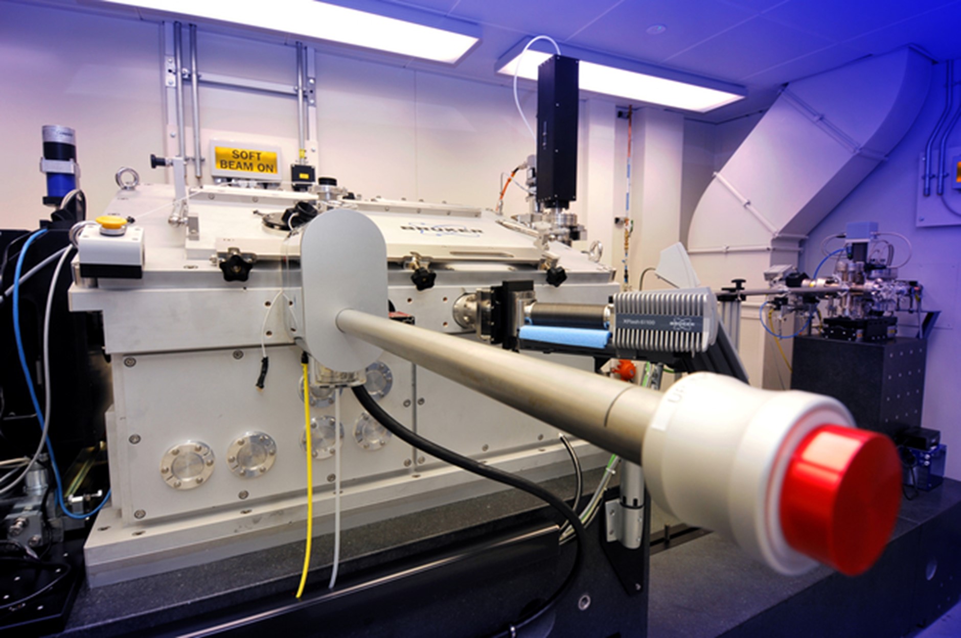 The experimental hutch in beamline I08