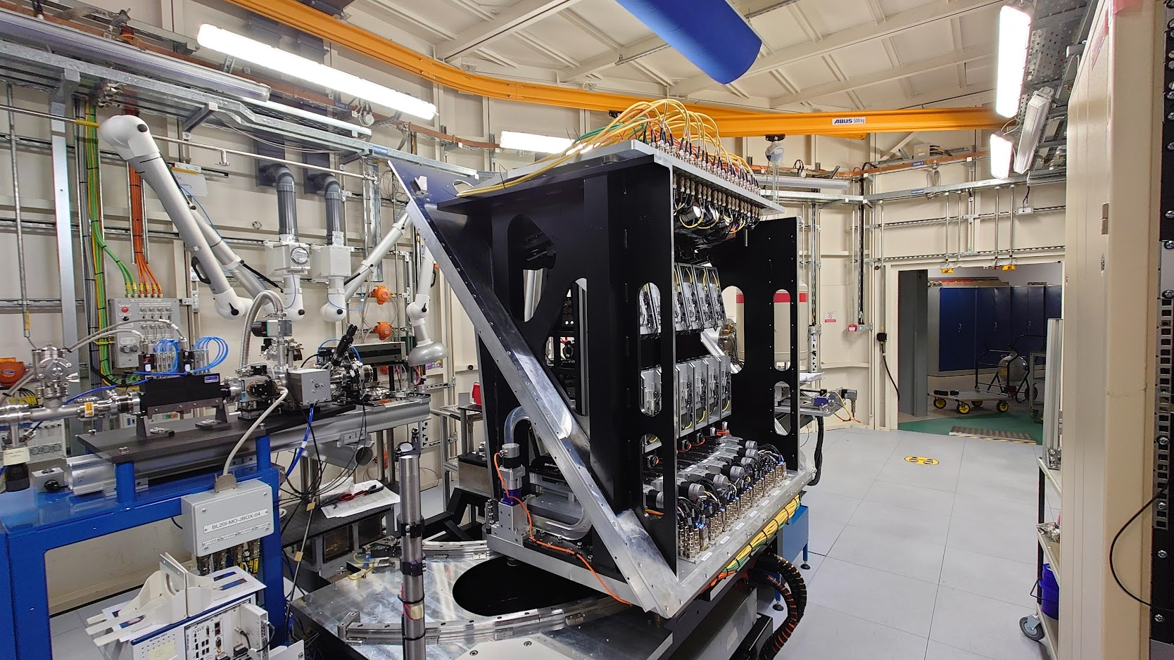 Image NEW XES Spectrometer (Update April 2023)