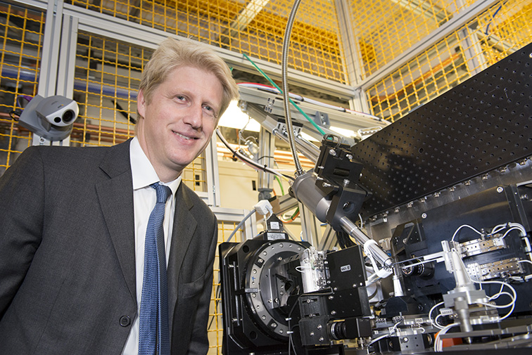 Jo Johnson MP highlights importance of investment in science with visit to Diamond  