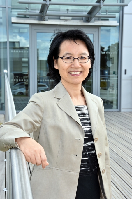 Professor Peijun Zhang, Director of the Electron Bio-Imaging Centre (eBIC) 