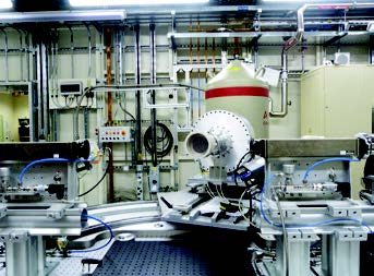 Figure 4: I20-Scanning fluorescence detector mounted on the new rotational stage that<br/>enhances flexibility for sample environment integration.