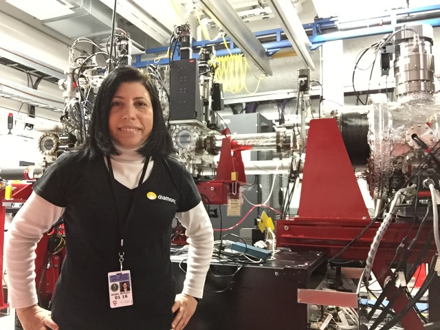 Isabel De Moraes testing the crystals at LCLS 