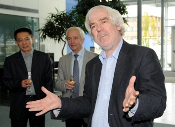 Dr Jing-Jiang Zhou, Prof Gerd Materlik and Prof Dave Stuart in Diamond House