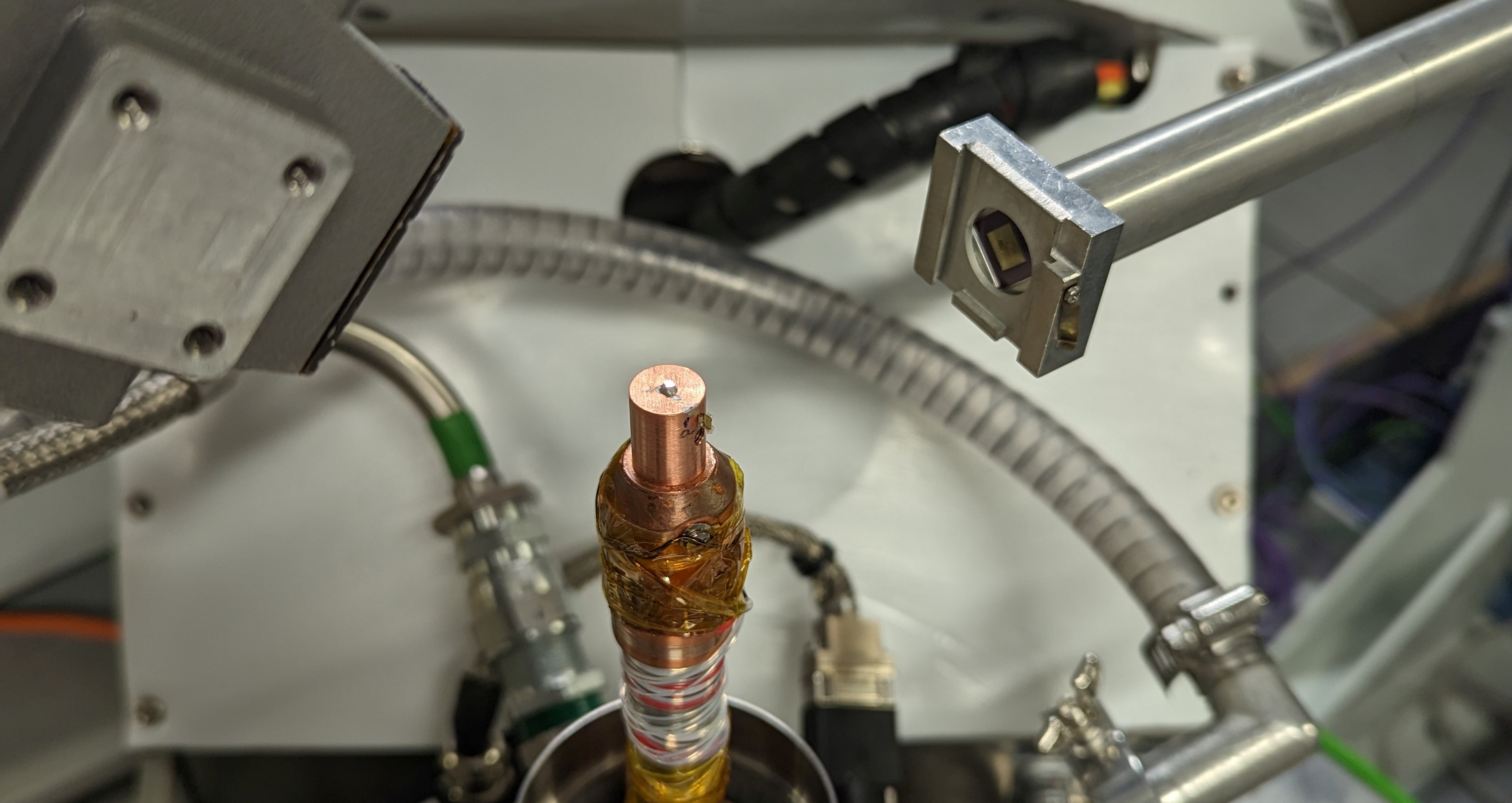 Sample mounted on I16 Cryostat on diffractometer