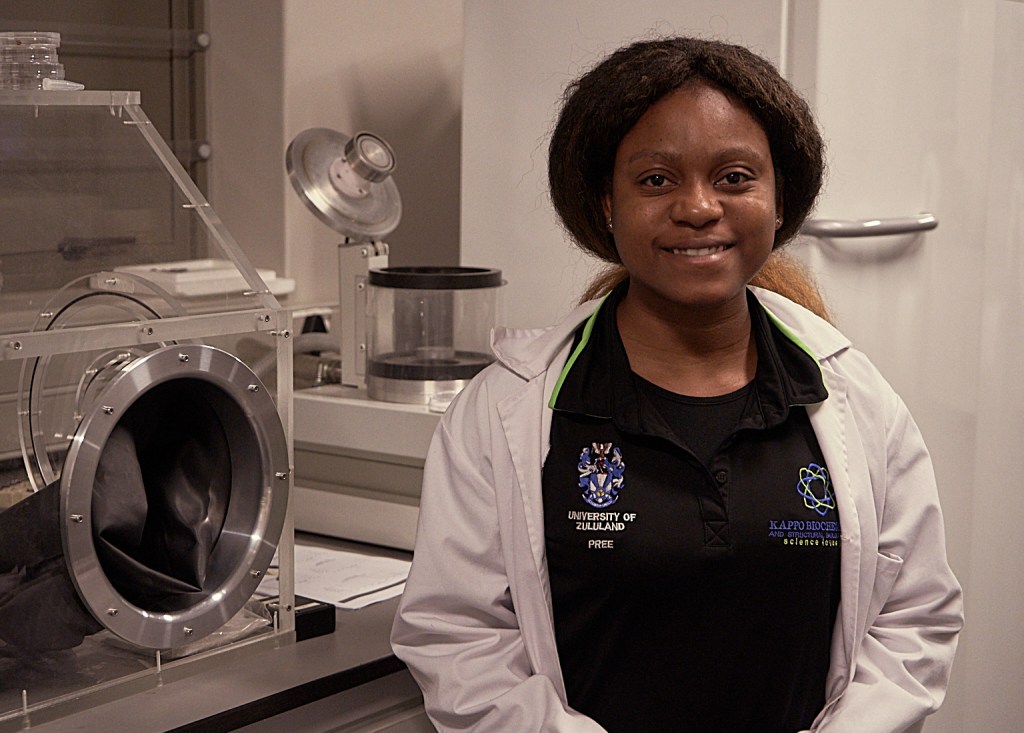 Dr Priscilla Masamba, Postdoctoral Researcher in structural biology at the University of Johannesburg, South Africa (previously PhD student at the University of Zululand). Here she is in the laboratory at the University of Cape Town where she conducts some of her experiments. Photo credit: Rebekka Stredwick.