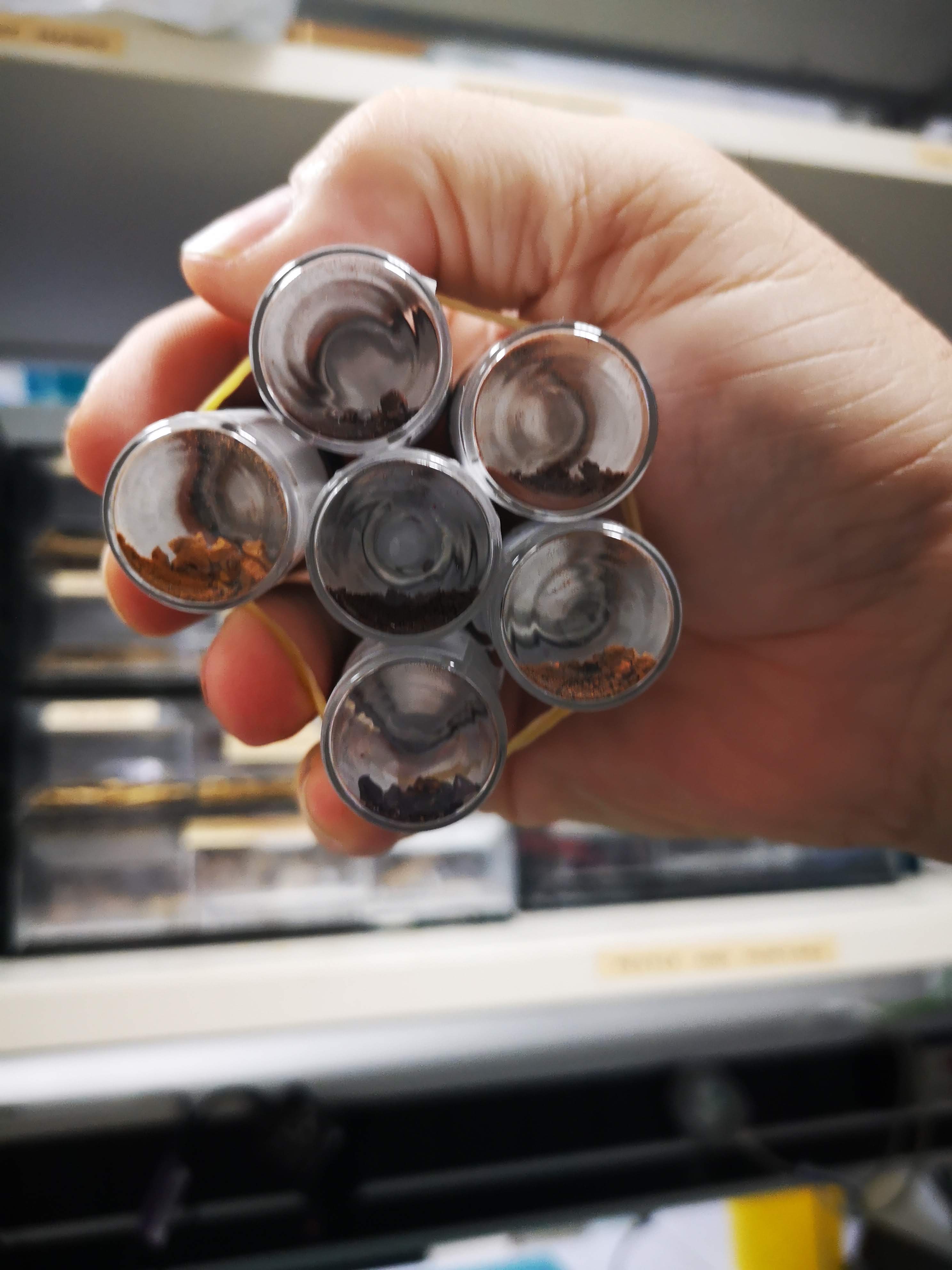 An example of the amorphous magnesium and iron (Mg-Fe) silicates - analogues to the dust grains that form in the atmospheres around Red Giant stars - studied in this experiment