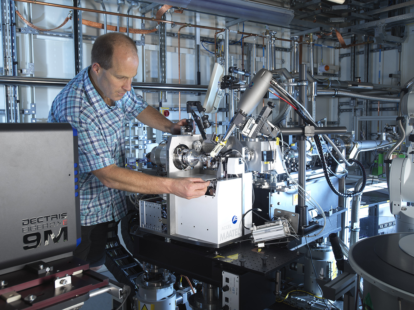 Professor Frank von Delft, Diamond's principal scientist of the MX I04-1 beamline and the XChem facility