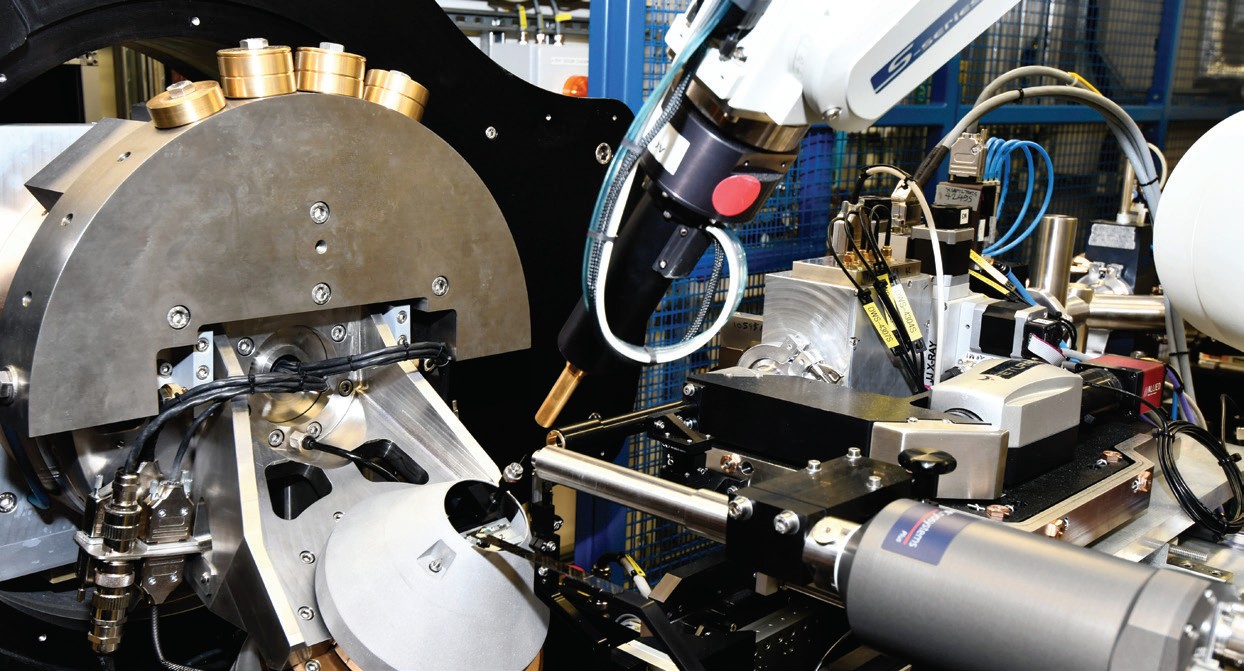 Figure 1: The goniometer and diffractometer of I19