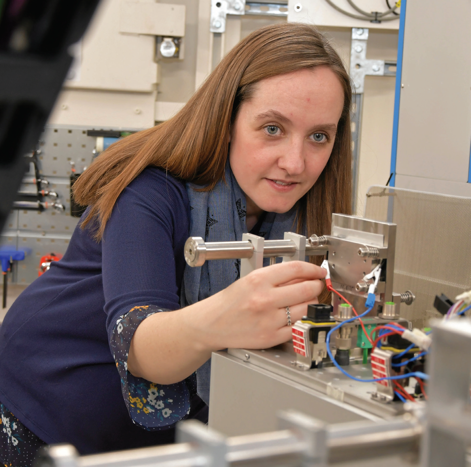 Senior Support Scientist Sarah Day working on the LDE battery pouch cell experiment on I11.