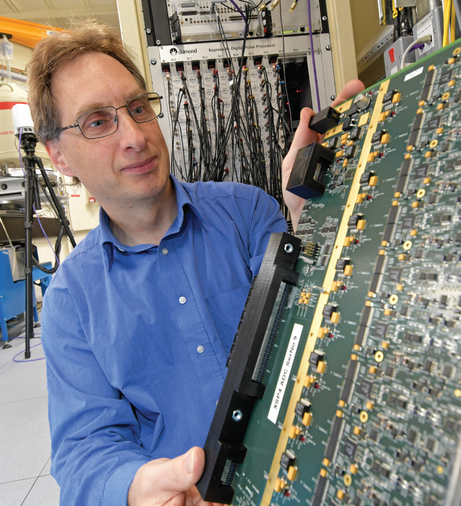 Figure 2: Senior Electronics Engineer, Graham Dennis, with the Xspress-4 digital pulse<br/>processor on I20.