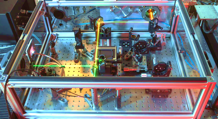 The external beampath, coupling light from the chopper (top right) to the neaScope (bottom left) with the interferometer stage in the centre