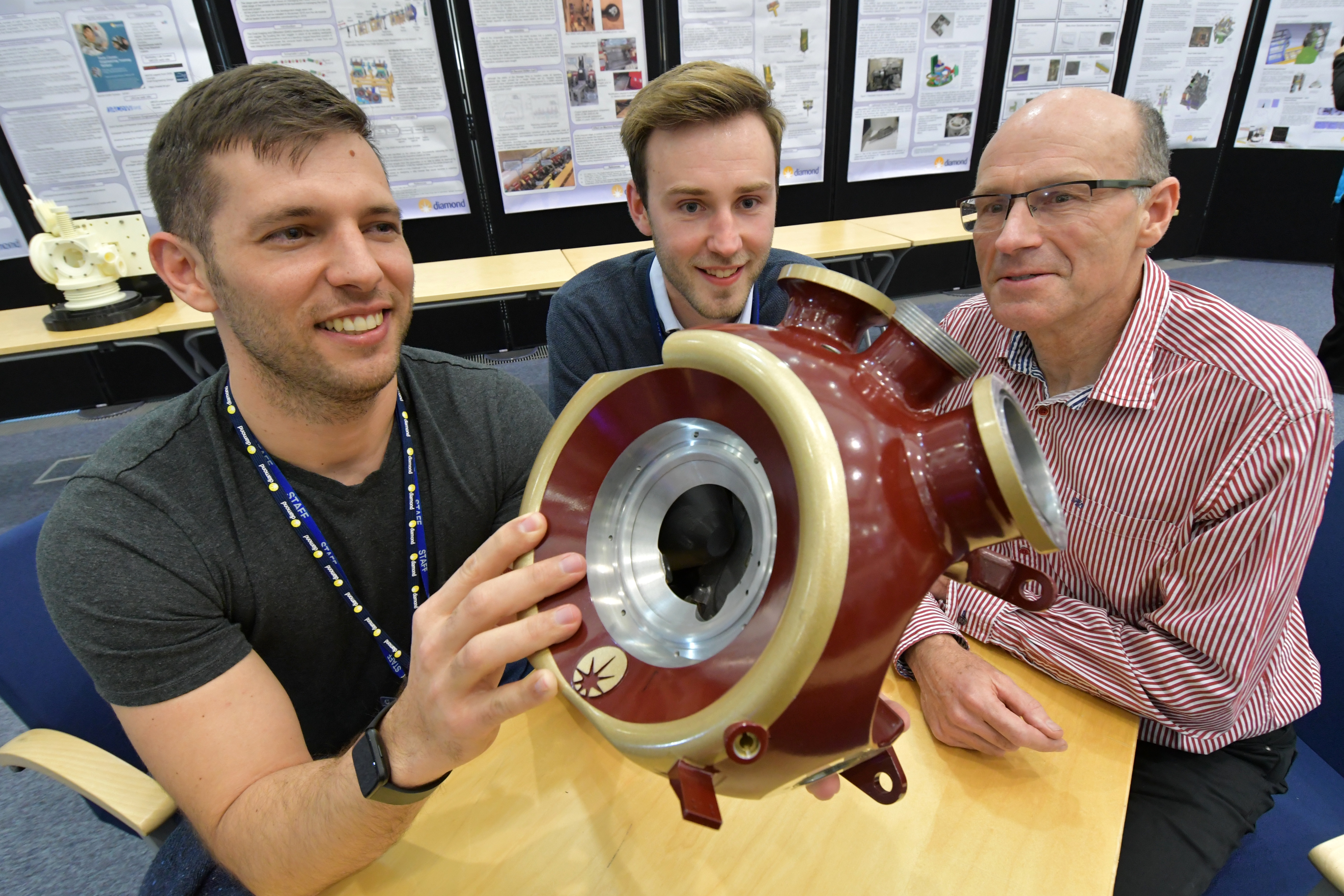 Pablo Sanchez Navarro, Frankie Bailey and Stewart Scott look at 3D model.