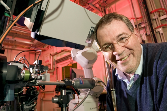 Twelve beamlines and counting: The UK's synchrotron welcomes first users to I19