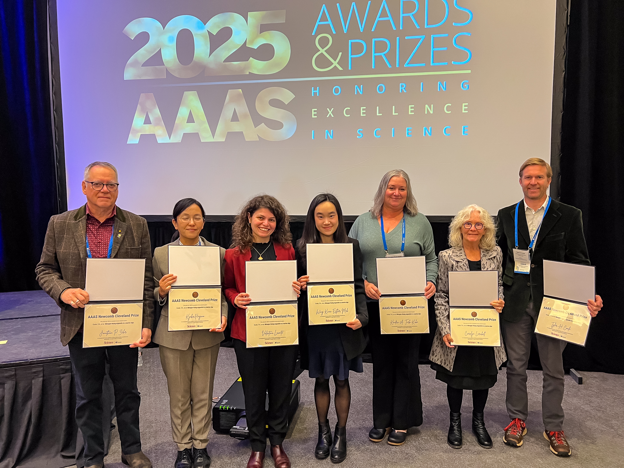 Left to right: Jonathan Zehr (UC Santa Cruz), Kyoko Hagino (Kochi University), Valentina Loconte (Diamond Light Source, previously UC San Francisco and Berkeley Lab), Esther Wing Kwan Mak (UC Santa Cruz), Kendra Turk-Kubo (UC Santa Cruz), Carolyn Larabell (UC San Francisco, Berkeley Lab), Tyler Coale (UC Santa Cruz).