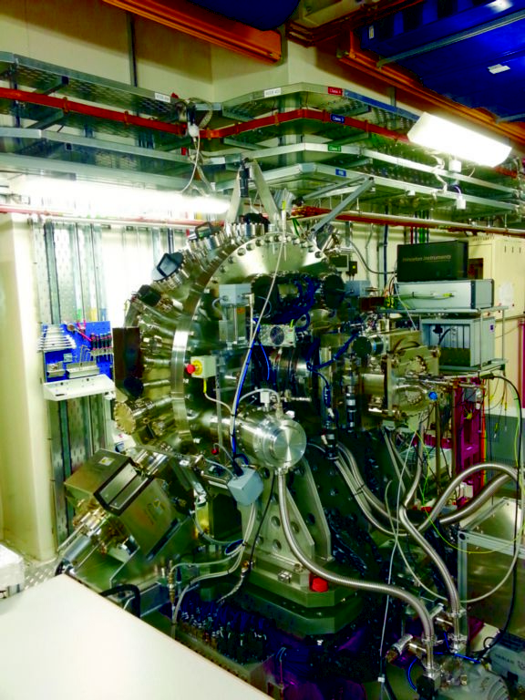 Figure 1: The RASOR soft X-ray diffractometer available at beamline I10.