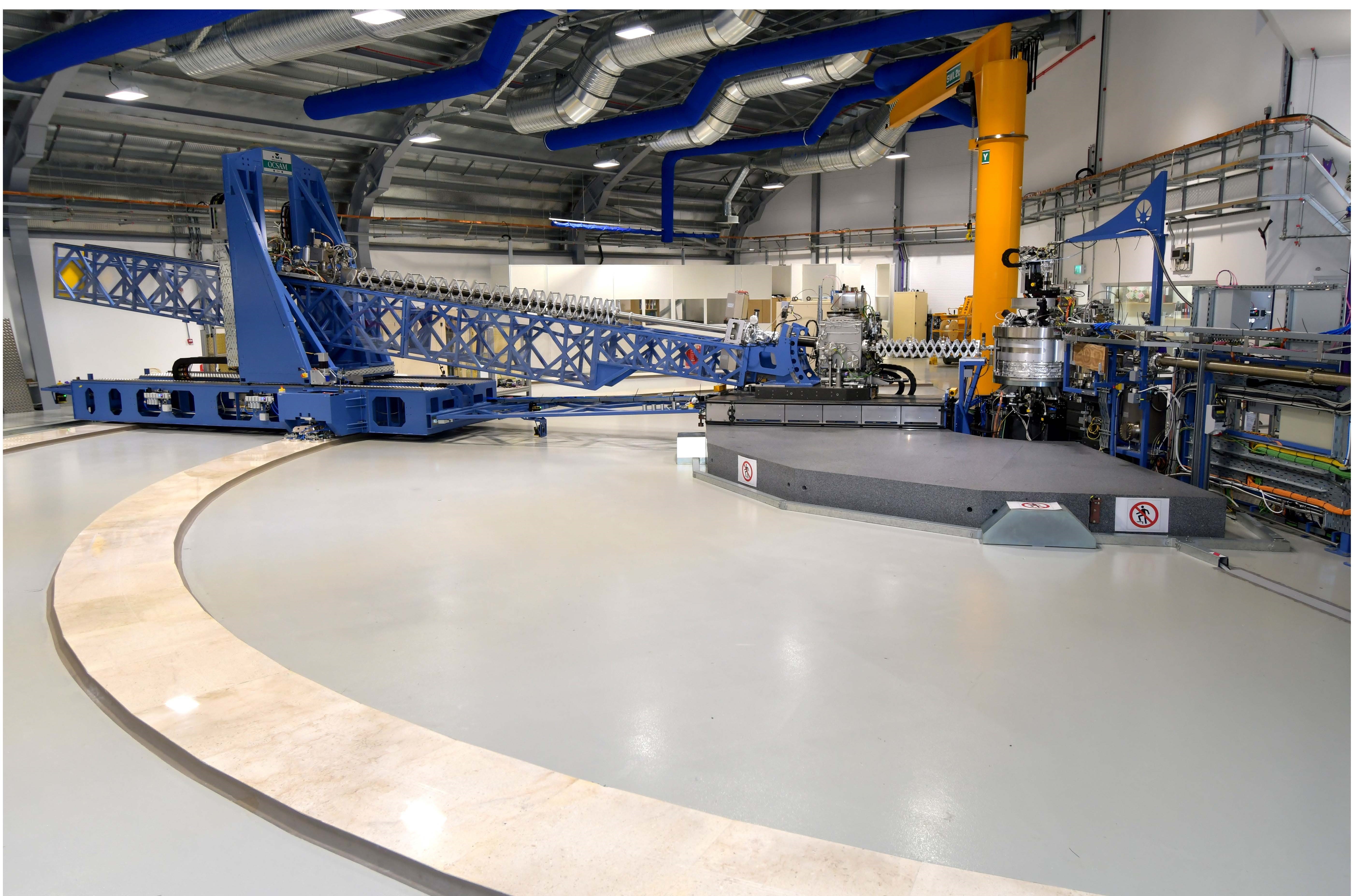 Fig. 1: Part of the resonant inelastic x-ray scattering (RIXS) instrument at Diamond that was used to study the magnetic excitations in infinite-layer nickelates.