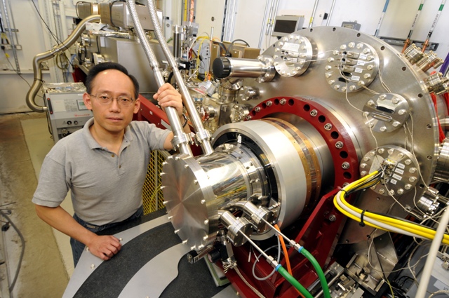 Tien-Lin Lee, principle beamline scientist for I09, where the research behind the 3000th publication took place.