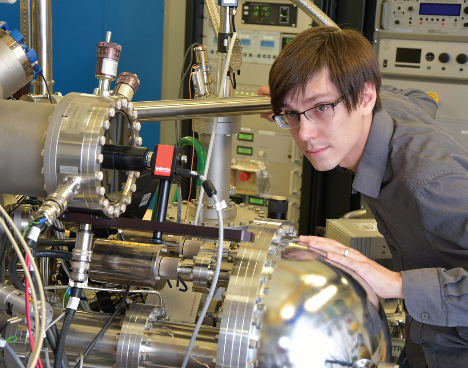 Luke Rhodes, joint PhD student with Royal Holloway and Diamond, using the ARPES facility
<br/>on beamline I05.